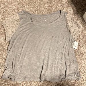 lace sleeved crop top